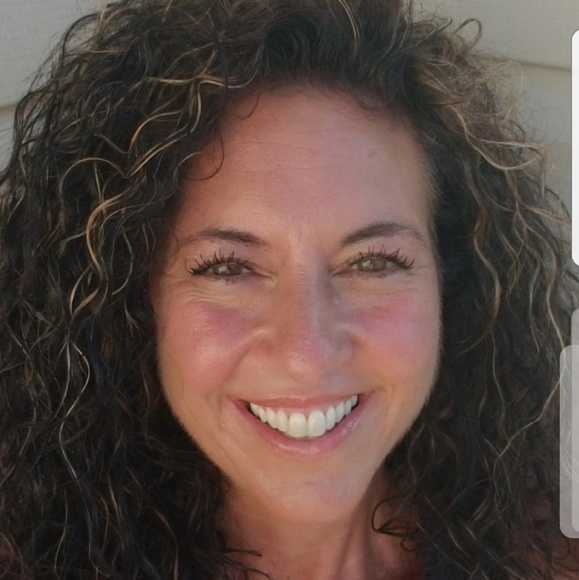 Meet your Posher, Julie - Picture 1 of 1